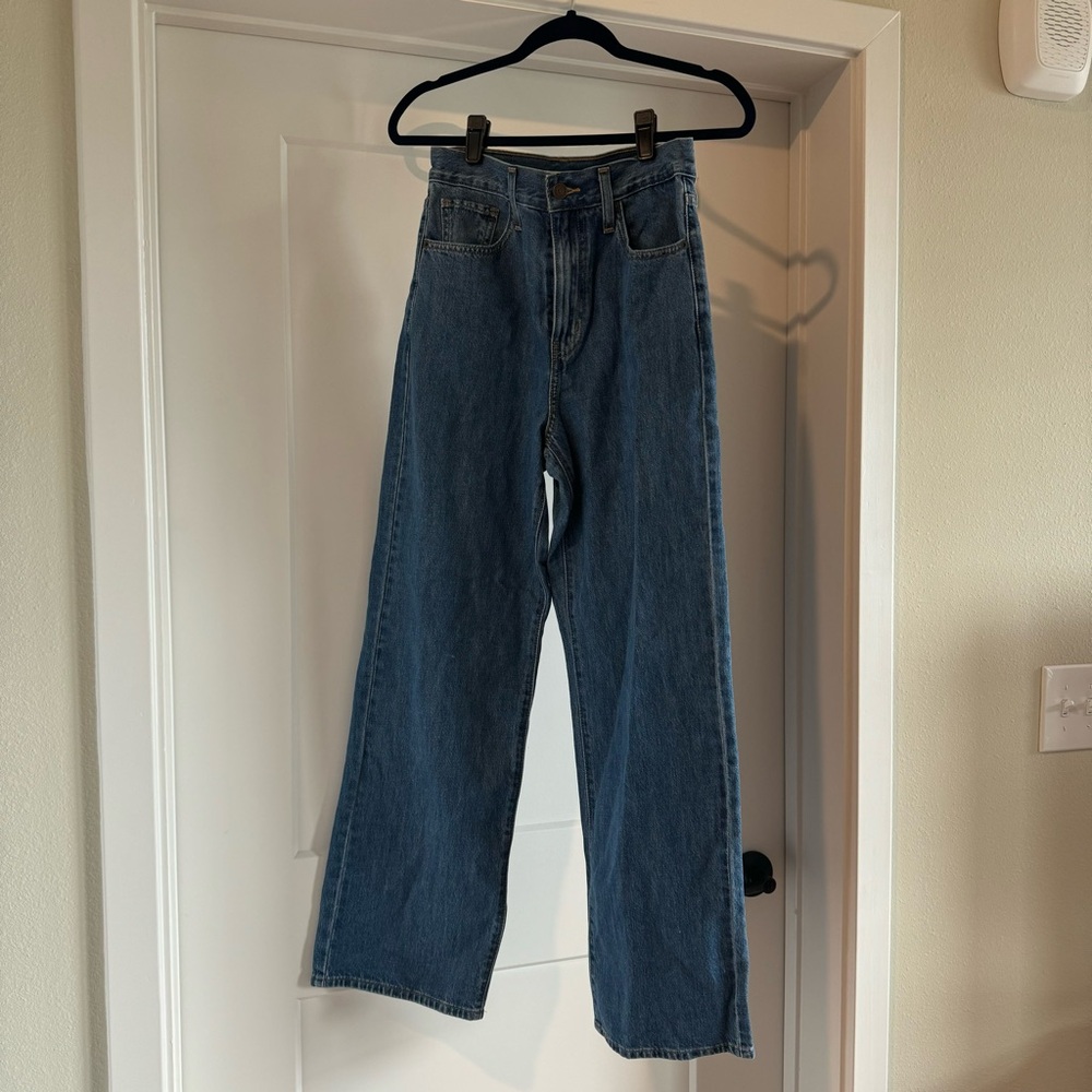 NWOT High Waisted Straight Levi Jeans